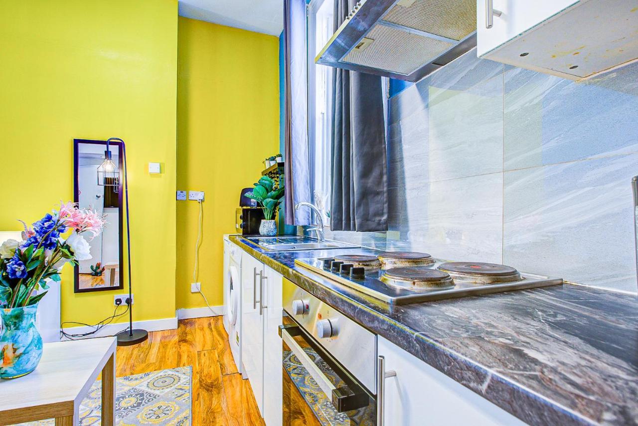 Studio With A Large Toilet And A Separate Room Budget Price Central Лондон Екстер'єр фото
